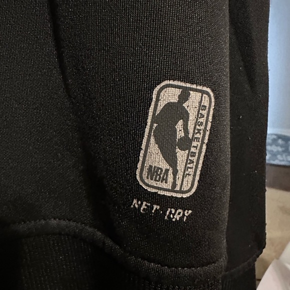 NBA Pullover Net Dry Black With Logos On Sleeve Basketball Crewneck Men’s Size L - Picture 5 of 7